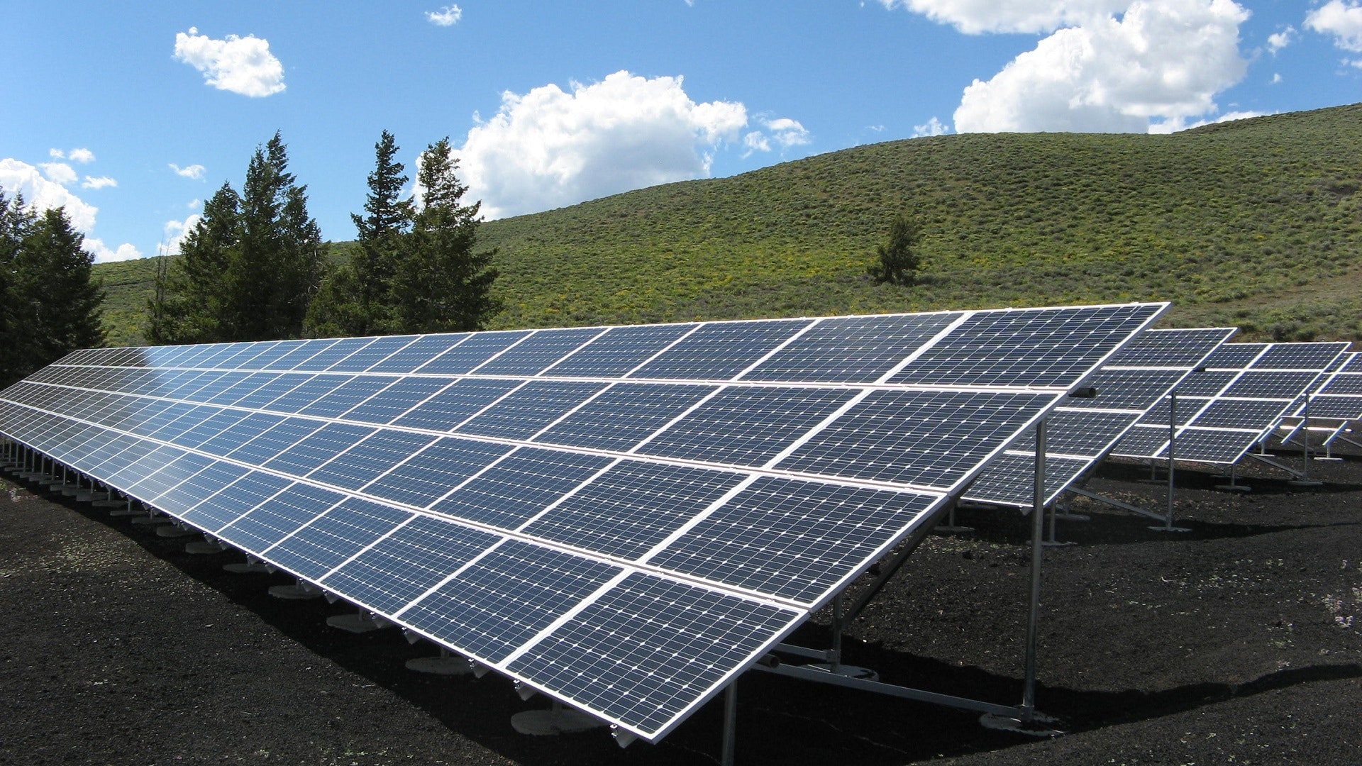black-and-silver-solar-panels-159397